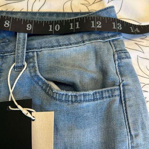 NWT Flamingals Vintage-Inspired 6-Button Lightly Distressed Light Wash Jeans XS - Picture 6 of 13